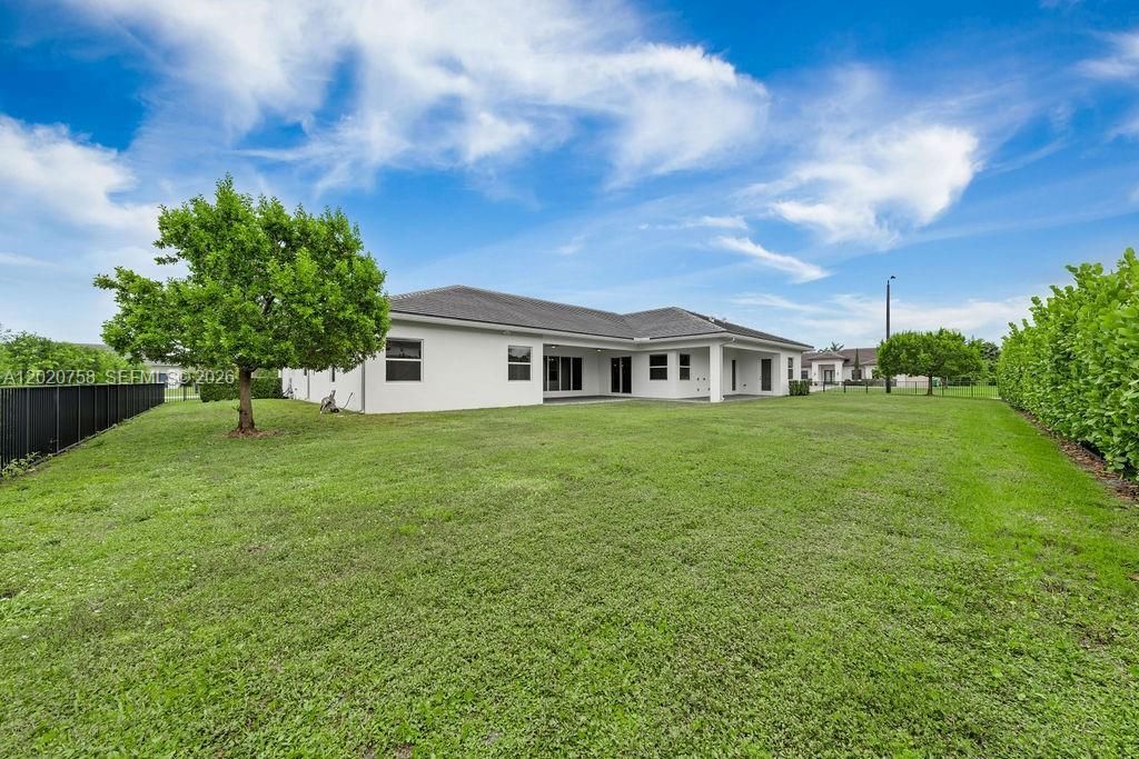 2031 Meadows Dr, Davie, FL 33324 Photo