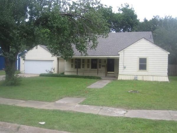 1104 Park Avenue , Bonham, TX 75418