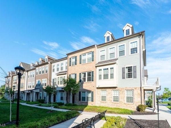 20 Gala Ct, Livingston, NJ 07039