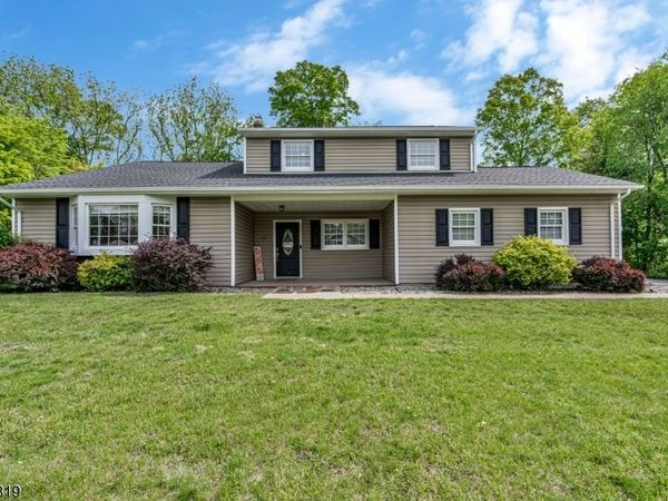 11 Manchester Dr, Hanover, NJ 07981