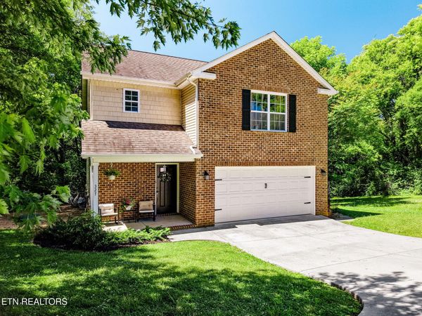 327 Brown School Rd, Maryville, TN 37804