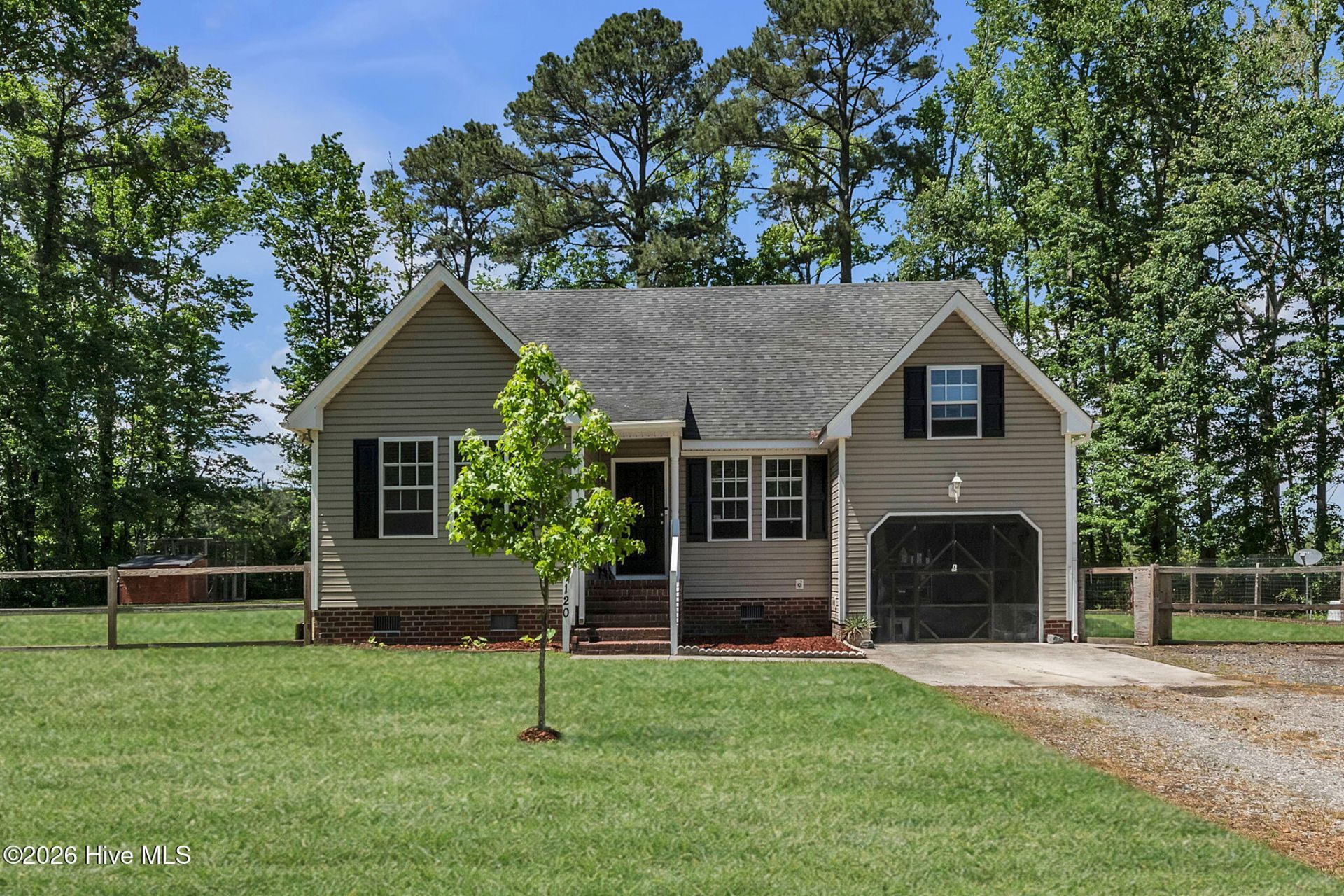 120 Longhorn Drive, Moyock, NC 27958 Main Photo