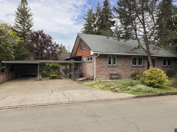 540 NW 9th St, McMinnville, OR 97128