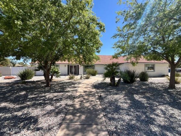 7811 E CHARTER OAK Road, Scottsdale, AZ 85260