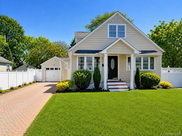305 Arnold Avenue , West Babylon, NY 11704
