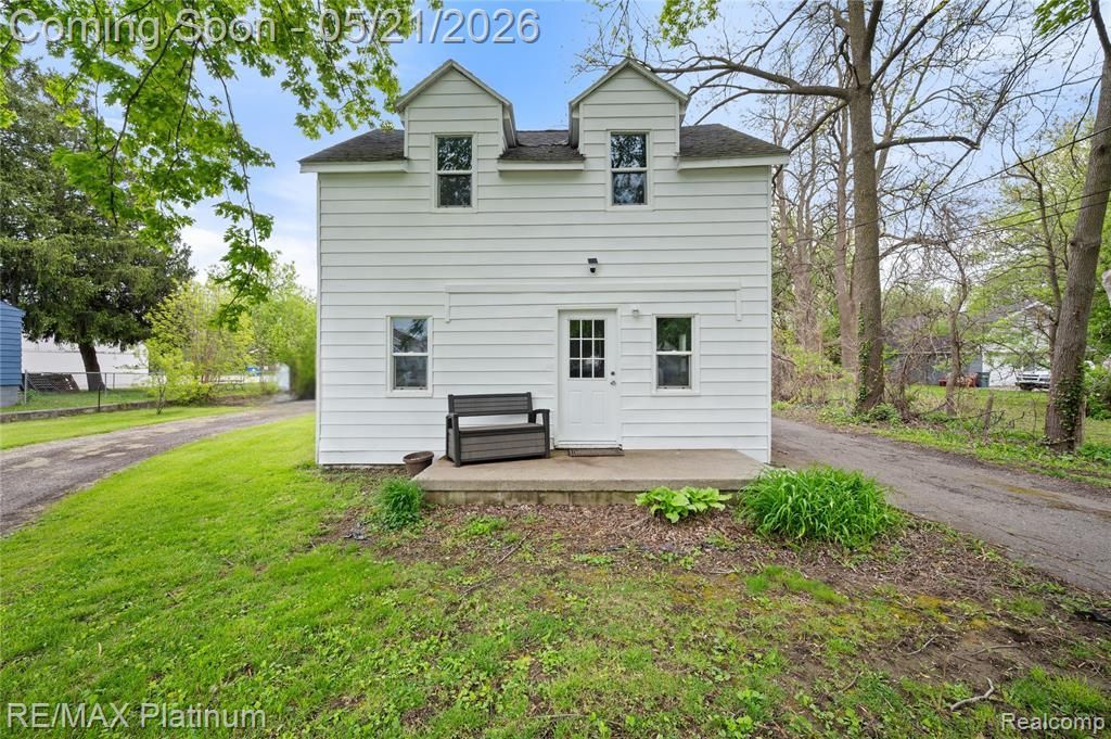 6116 Lapeer Road, Burton, MI 48509 Main Photo