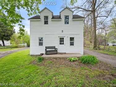 6116 Lapeer Road, Burton, MI 48509