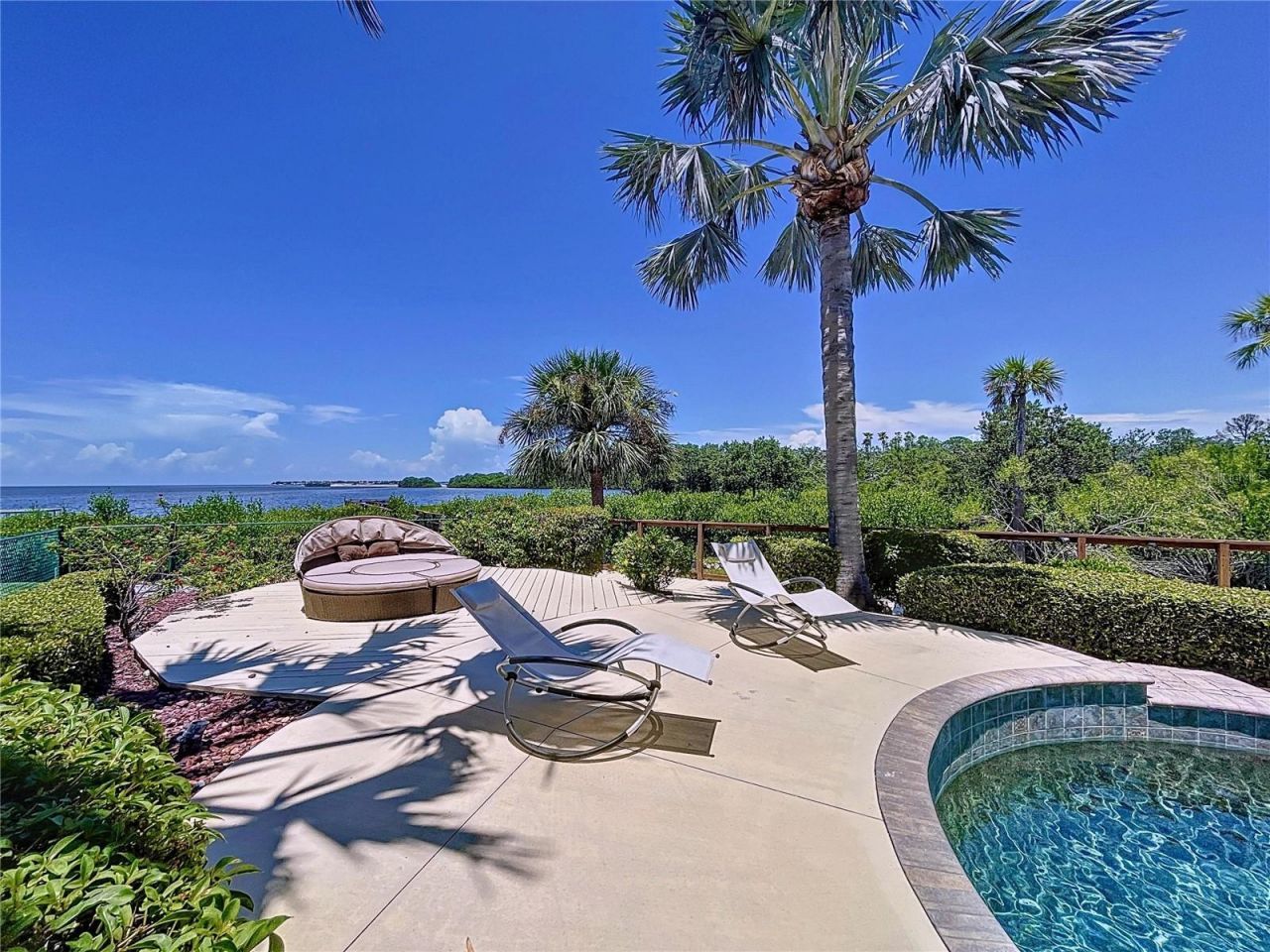 511 Seaview Drive, Tarpon Springs, FL 34689 Photo
