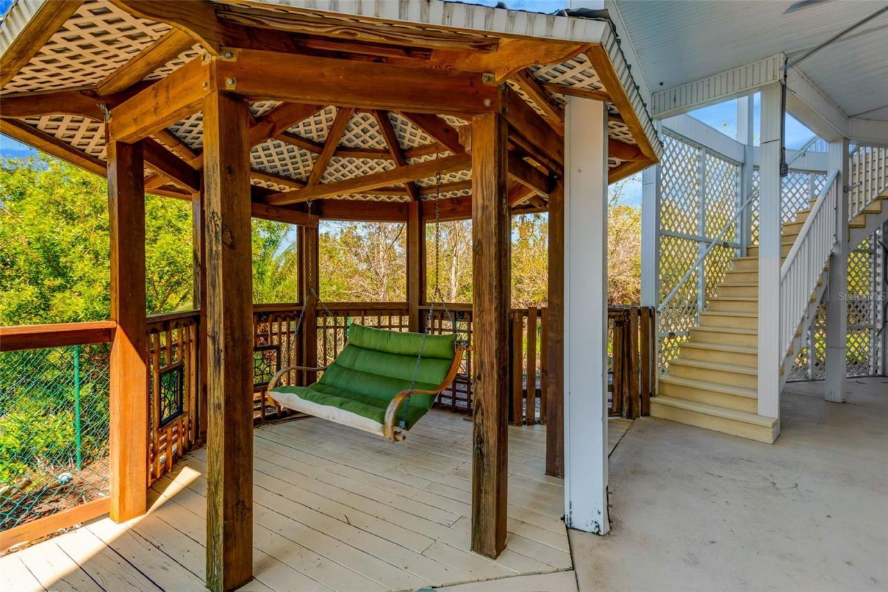 511 Seaview Drive, Tarpon Springs, FL 34689 Photo