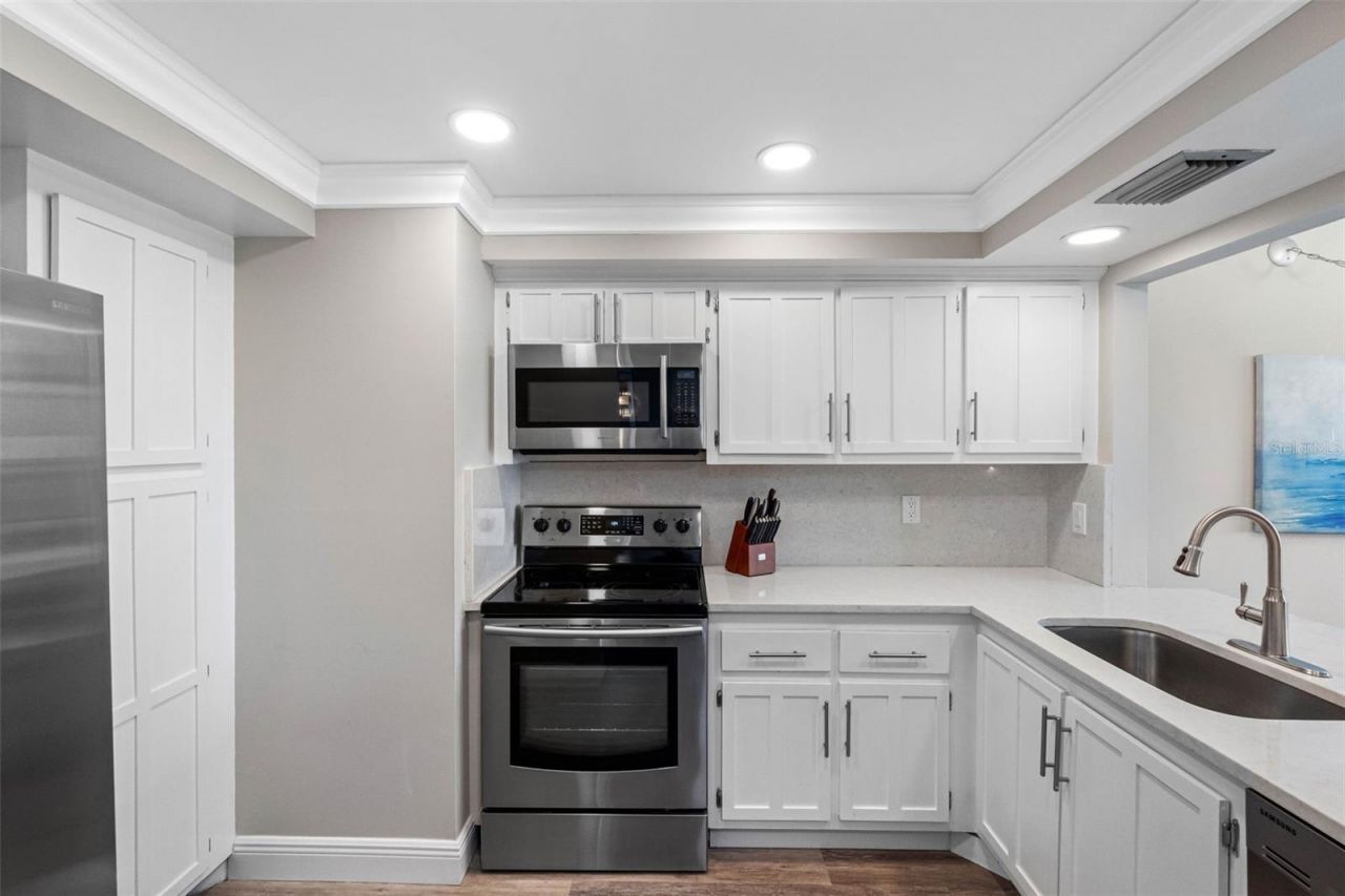6158 Palma Del Mar Boulevard S, Unit 305, Saint Petersburg, FL 33715 Photo