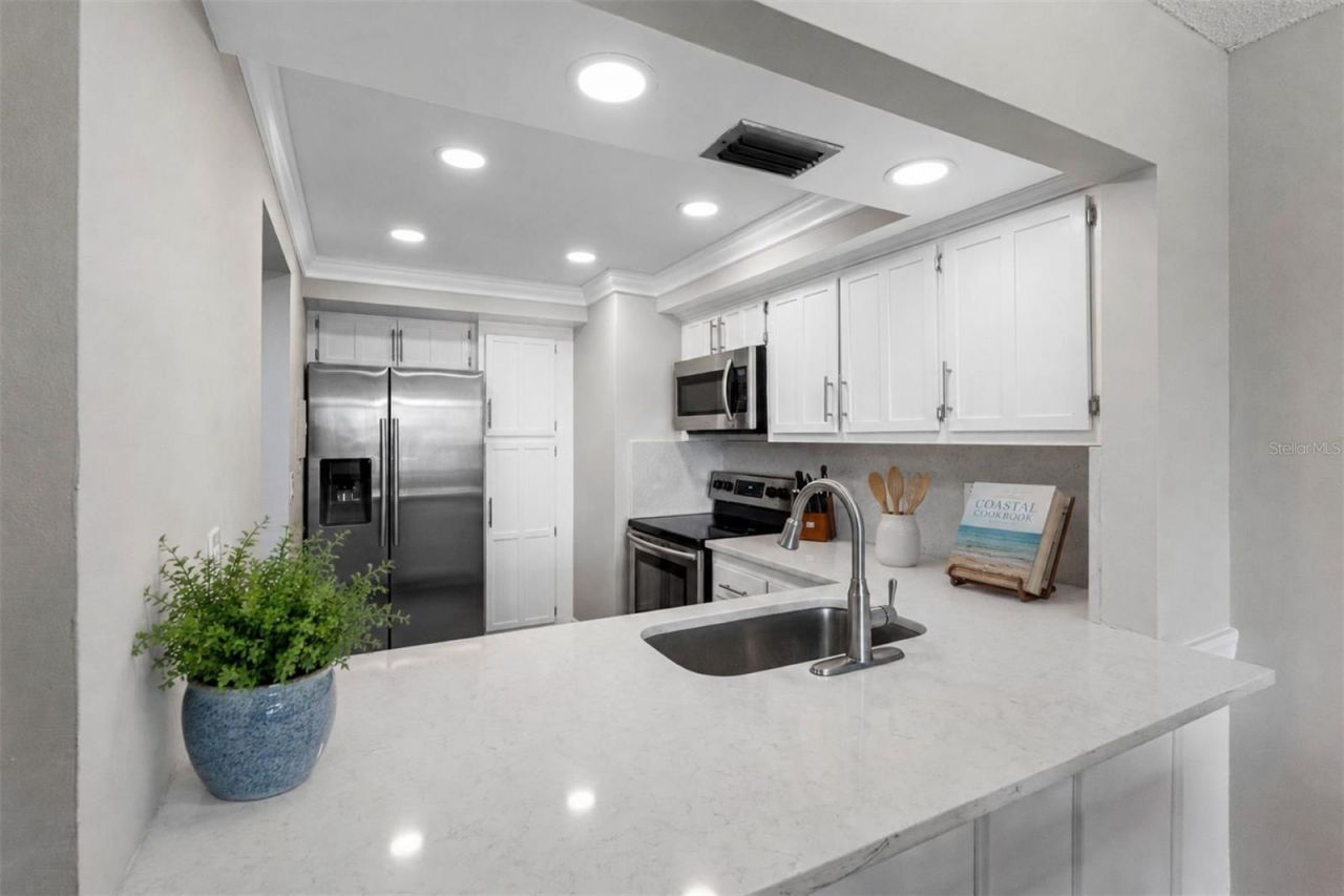 6158 Palma Del Mar Boulevard S, Unit 305, Saint Petersburg, FL 33715 Photo