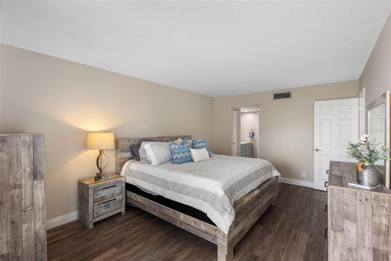 6158 Palma Del Mar Boulevard S, Unit 305, Saint Petersburg, FL 33715 Photo