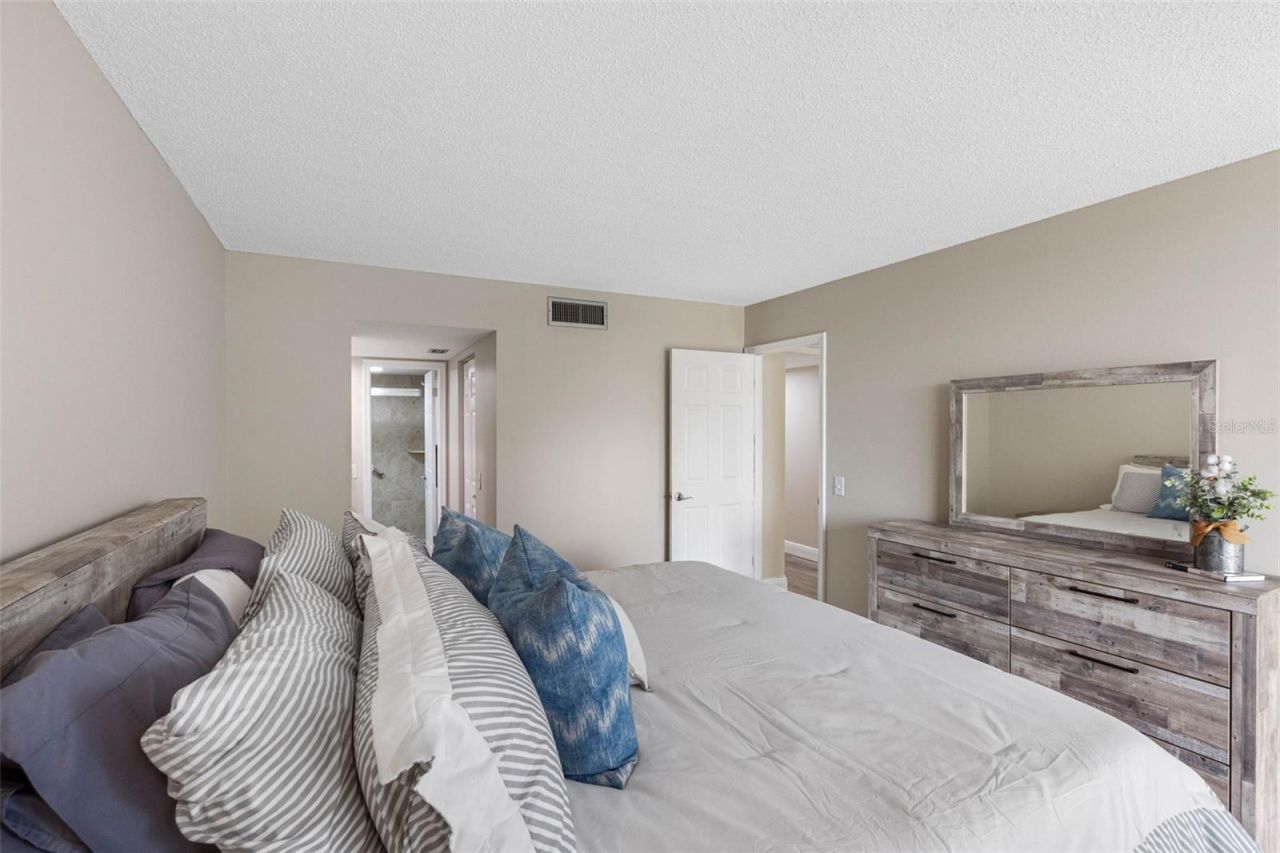 6158 Palma Del Mar Boulevard S, Unit 305, Saint Petersburg, FL 33715 Photo