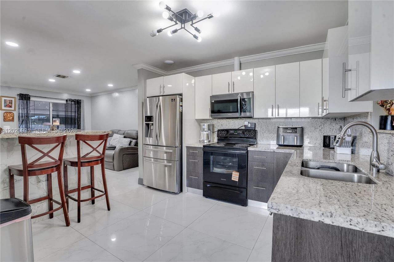 1360 NW 77th St, Miami, FL 33147 Photo
