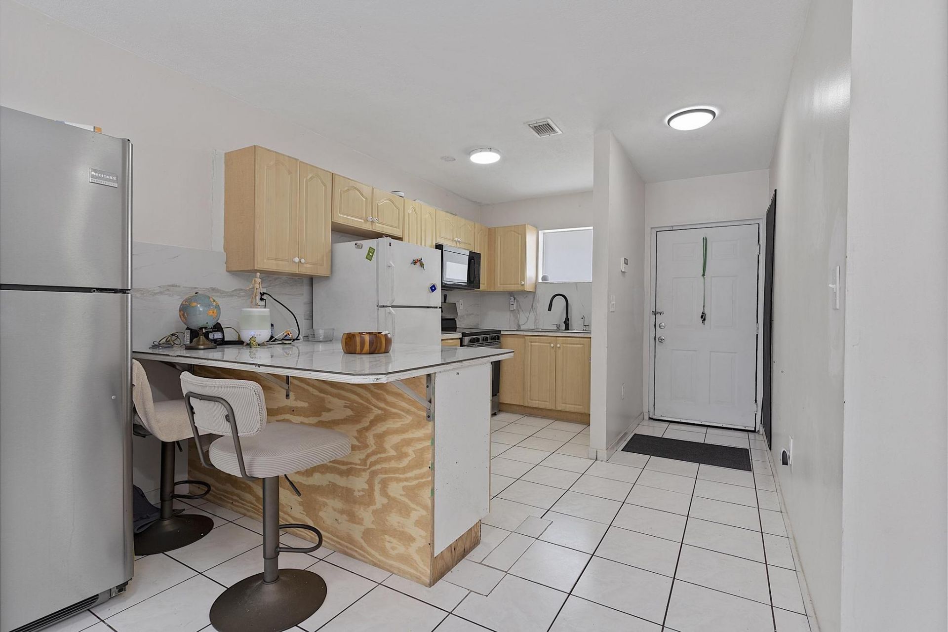 700 SE 9th Court, Unit 206, Hialeah, FL 33010 Photo