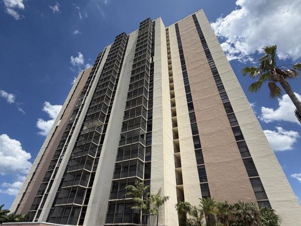 20301 W Country Club Drive, Unit 329, Aventura, FL 33180