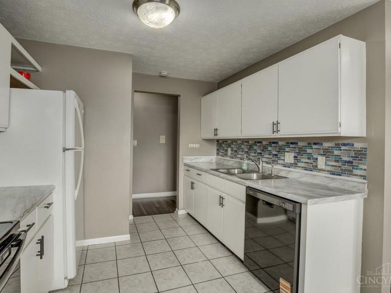 1635 Gelhot Drive, Unit 22, Fairfield, OH 45014 Photo 4