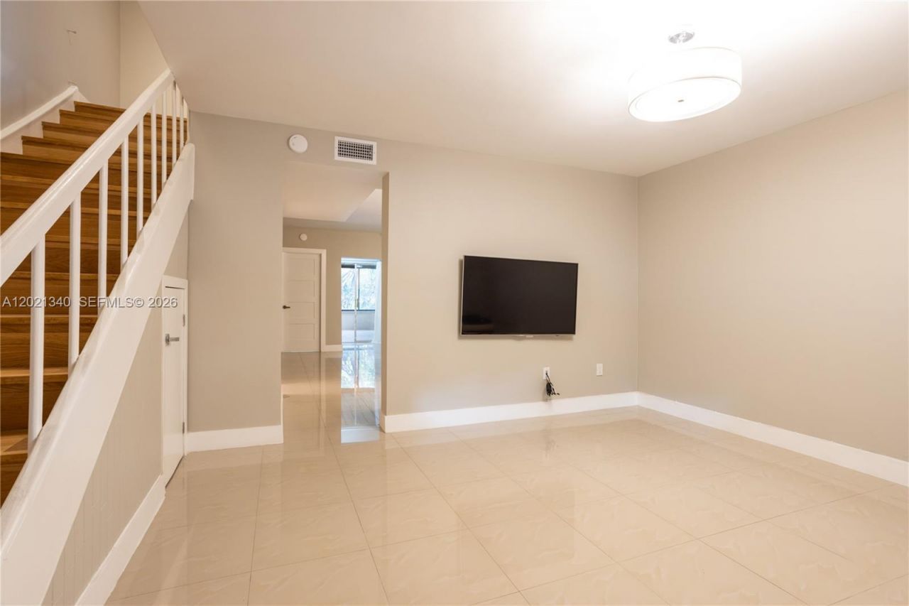14333 Memorial Hwy, Unit 9K, Miami, FL 33161 Photo