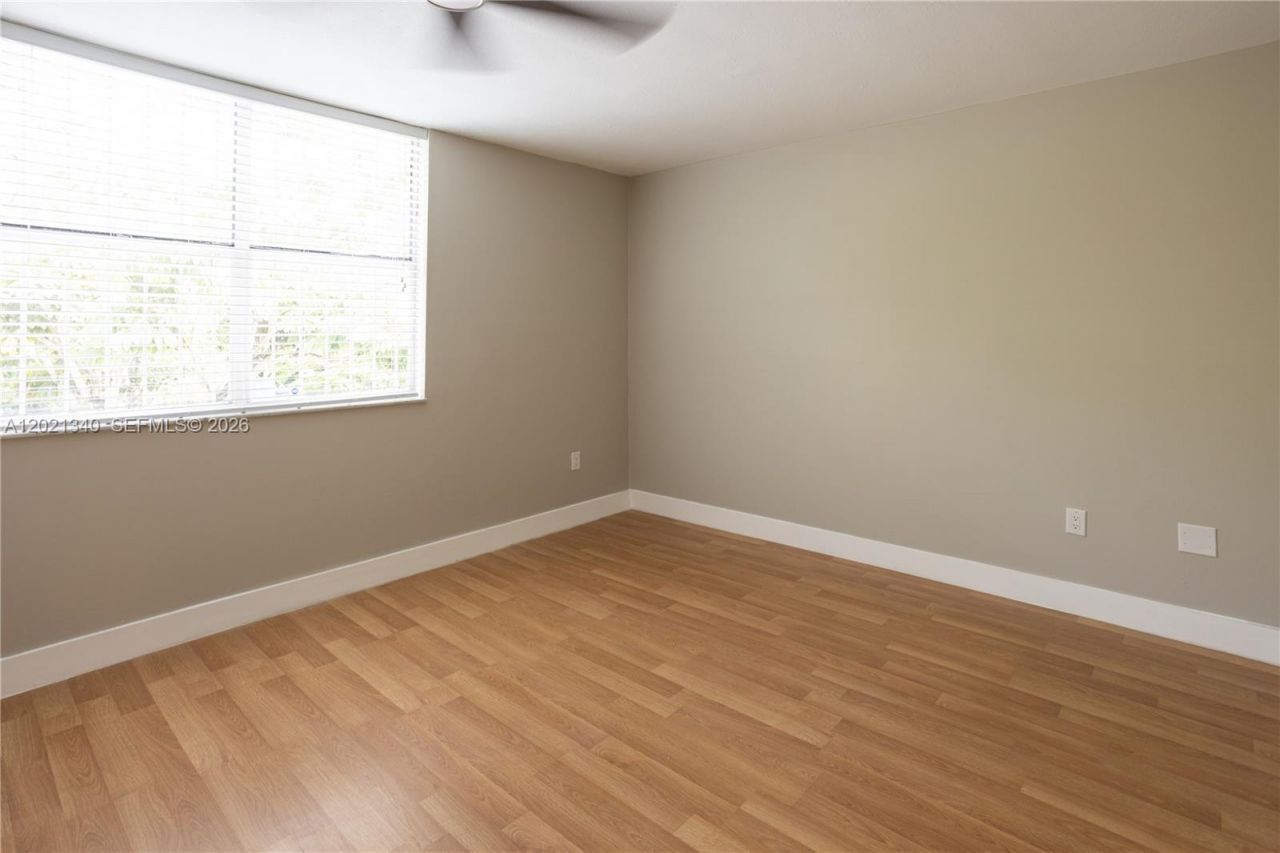 14333 Memorial Hwy, Unit 9K, Miami, FL 33161 Photo