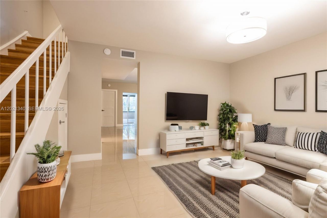 14333 Memorial Hwy, Unit 9K, Miami, FL 33161 Photo