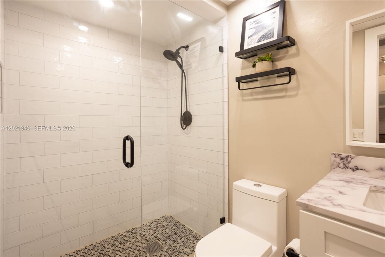 14333 Memorial Hwy, Unit 9K, Miami, FL 33161 Photo