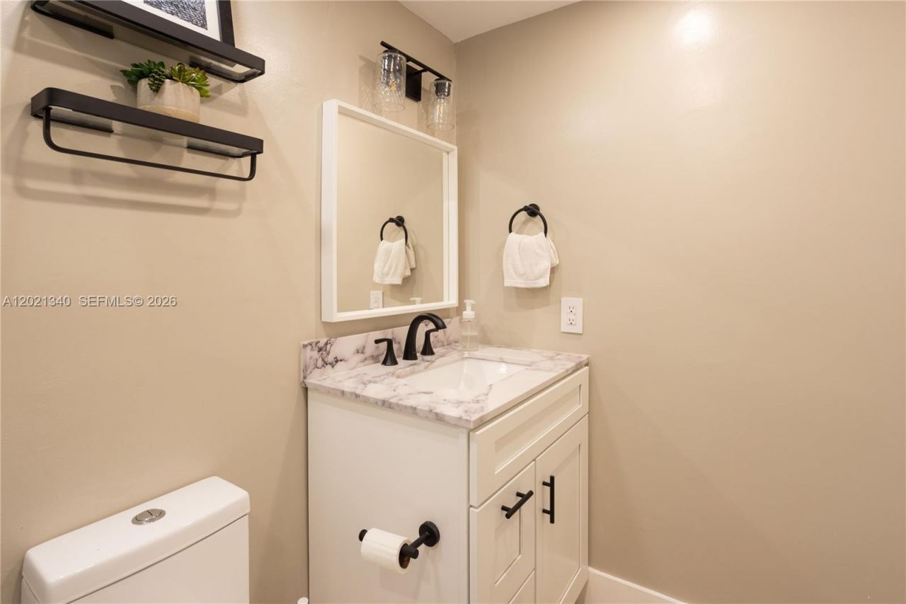 14333 Memorial Hwy, Unit 9K, Miami, FL 33161 Photo