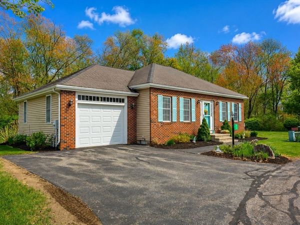 11 Woods Edge, Unit 11, Lakeville, MA 02347