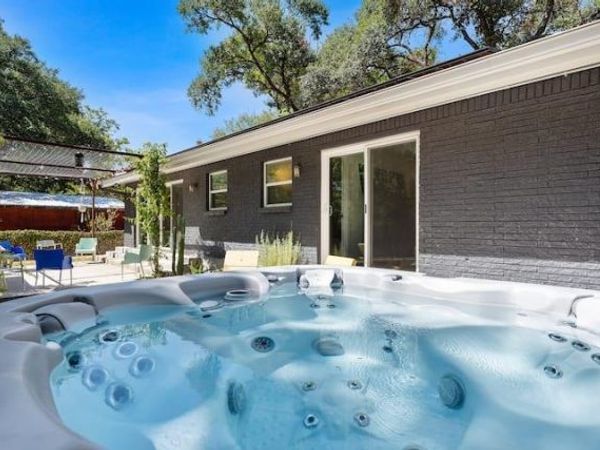 1804 Wildrose DR, Austin, TX 78721