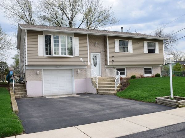986 Yorkshire Drive, Hanover Park, IL 60133