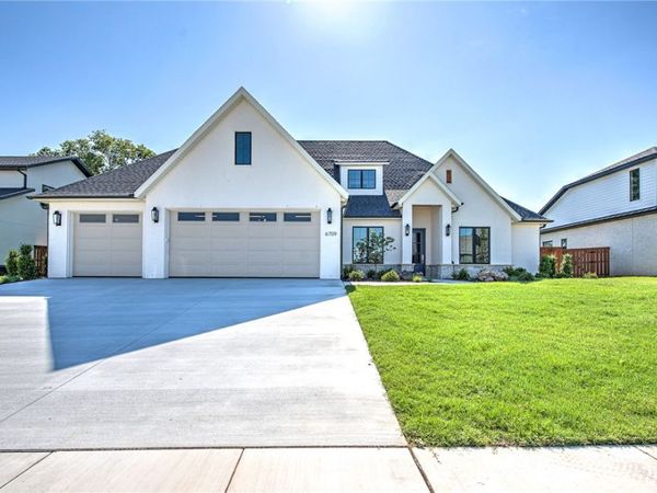 6709 SW Heartbeat Street, Bentonville, AR 72713