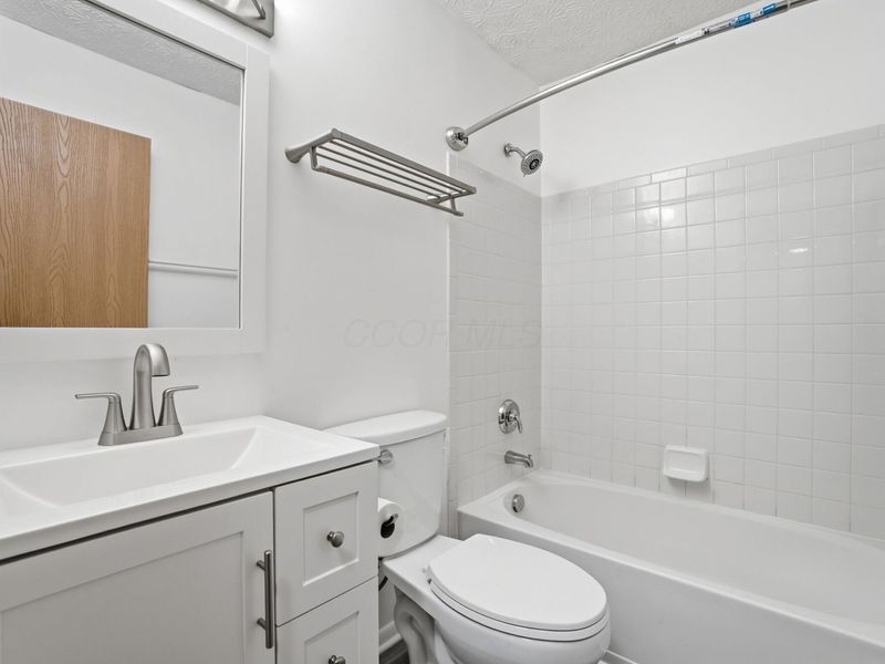 3594 Revolutionary Drive, Columbus, OH 43207 Photo 33