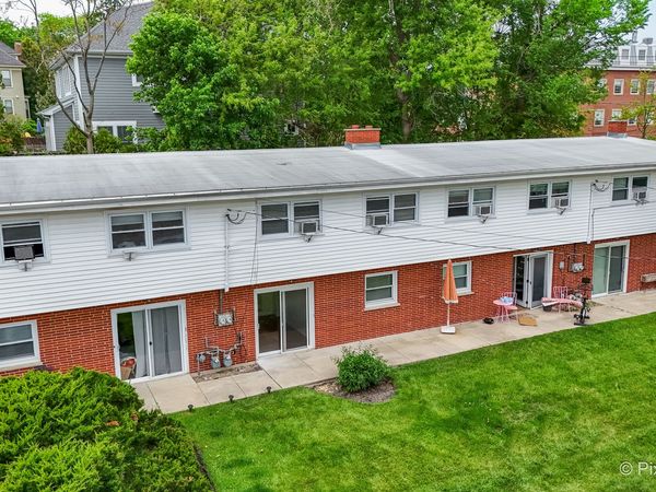 327 E Lake Street, Unit -, Barrington, IL 60010