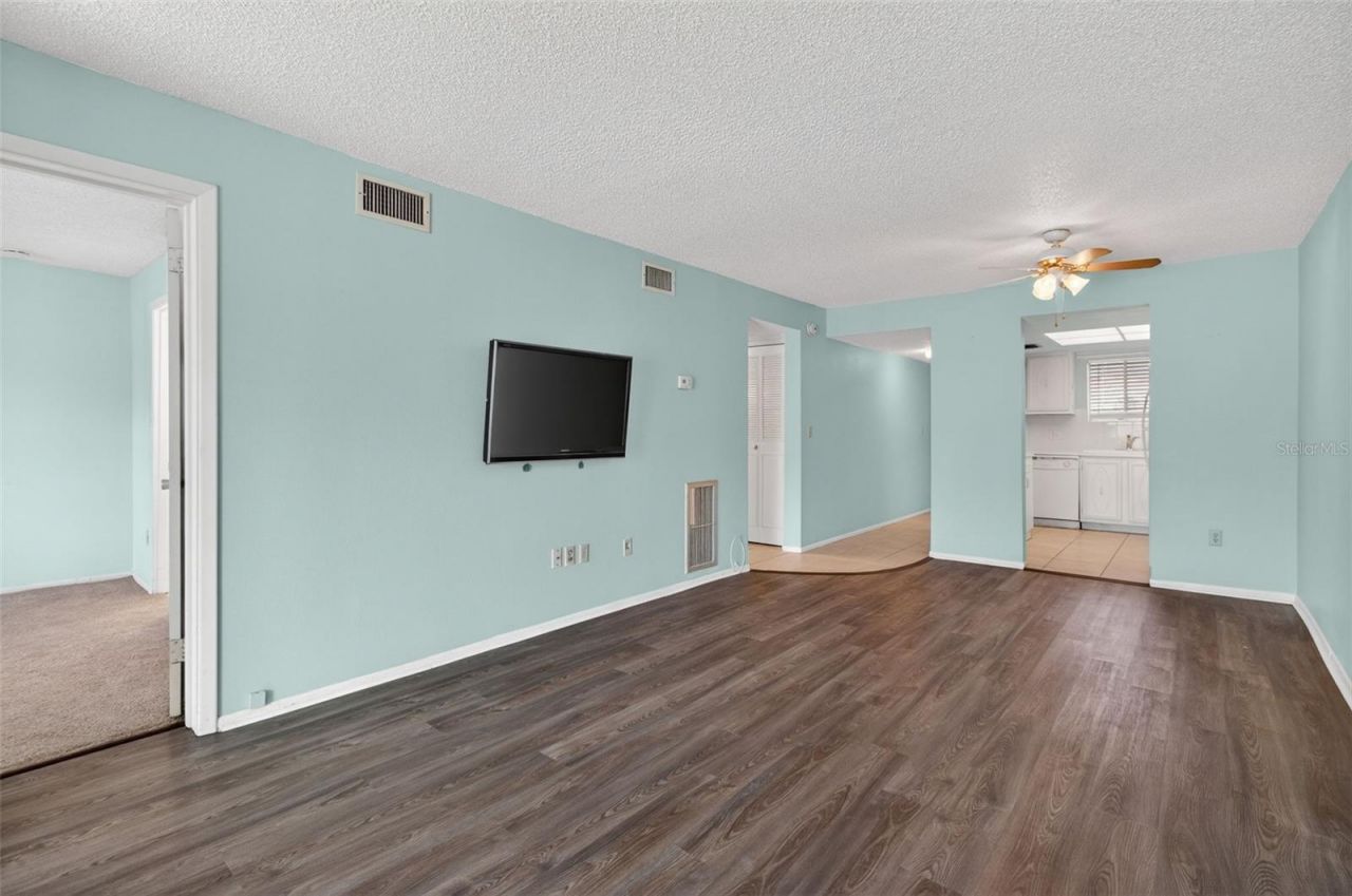 801 83rd Avenue N, Unit 118, Saint Petersburg, FL 33702 Photo