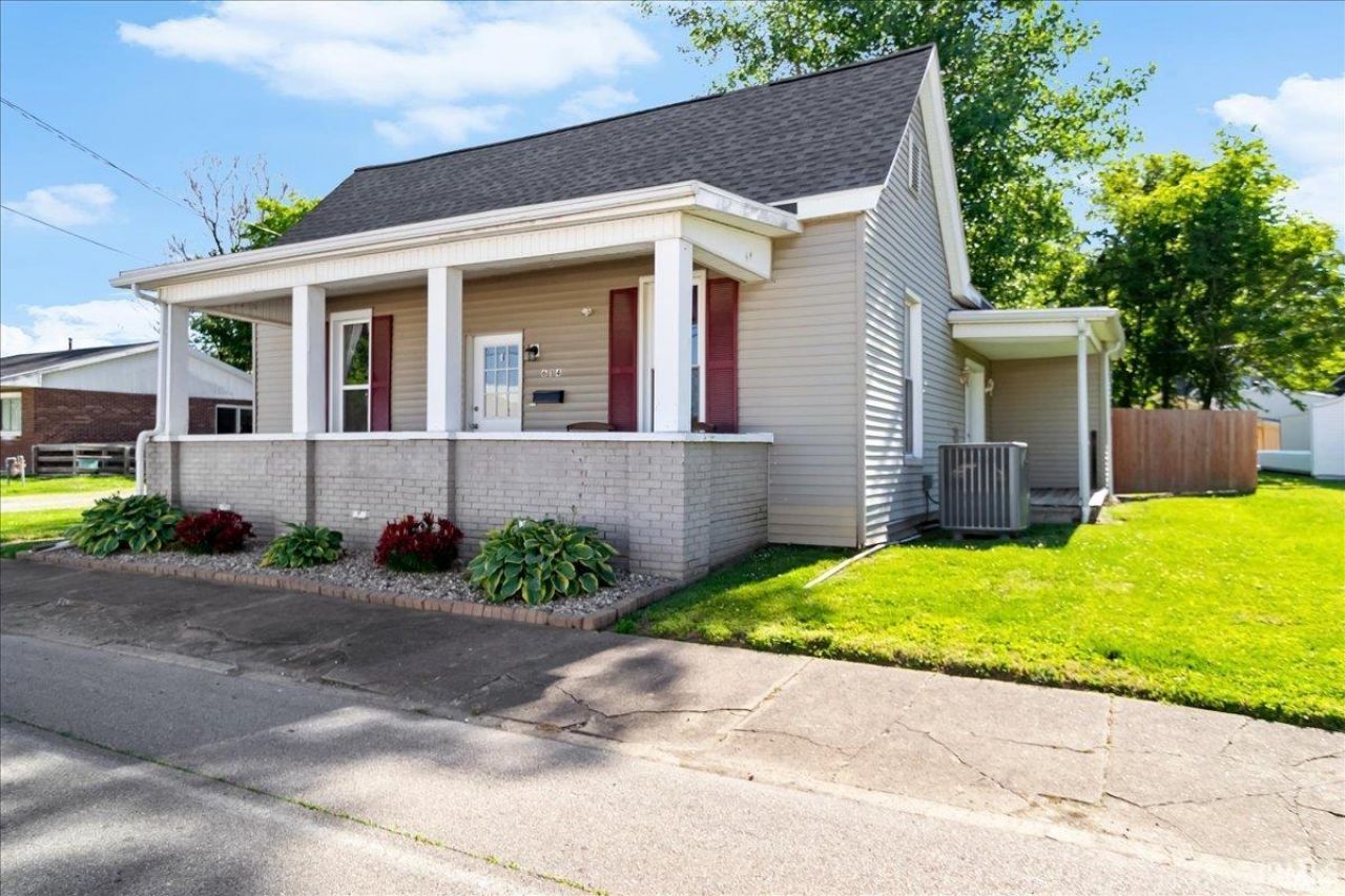 614 S 3rd Street, Boonville, IN 47601 Main Photo