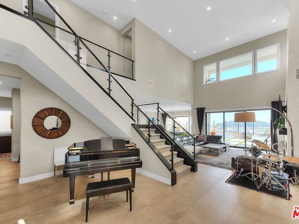 20558 W Overlook Court, Porter Ranch, CA 91326