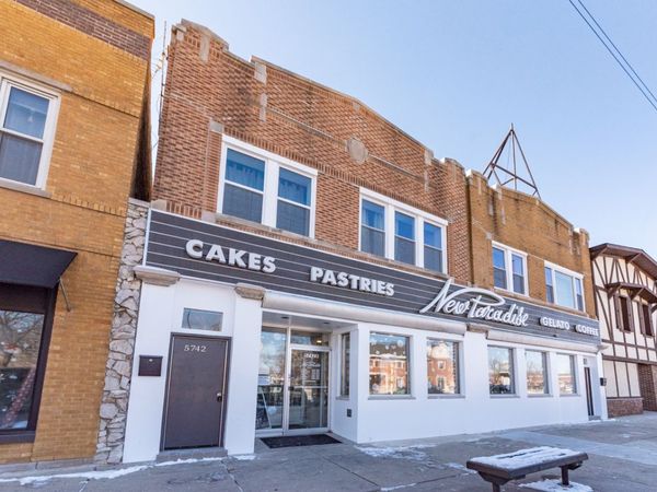 5742 N Milwaukee Avenue , Unit 2A, Chicago, IL 60646