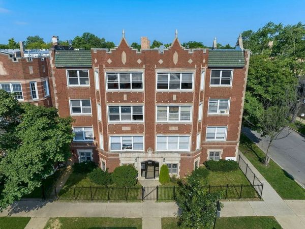 7600 S Phillips Avenue, Chicago, IL 60649