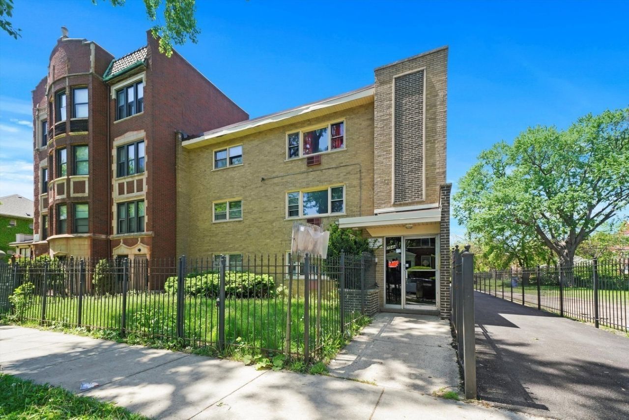 7544 S Saginaw Avenue , Chicago, IL 60649