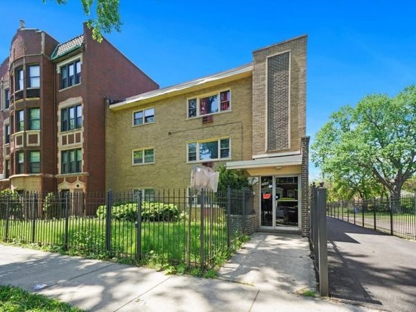 7544 S Saginaw Avenue, Chicago, IL 60649