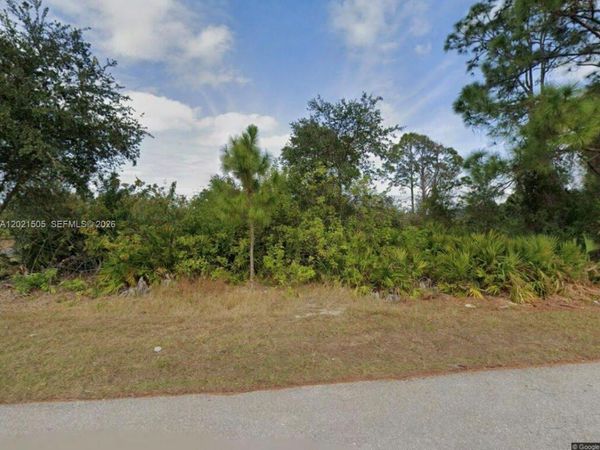 2706 7th St West , Lehigh Acres, FL 33971