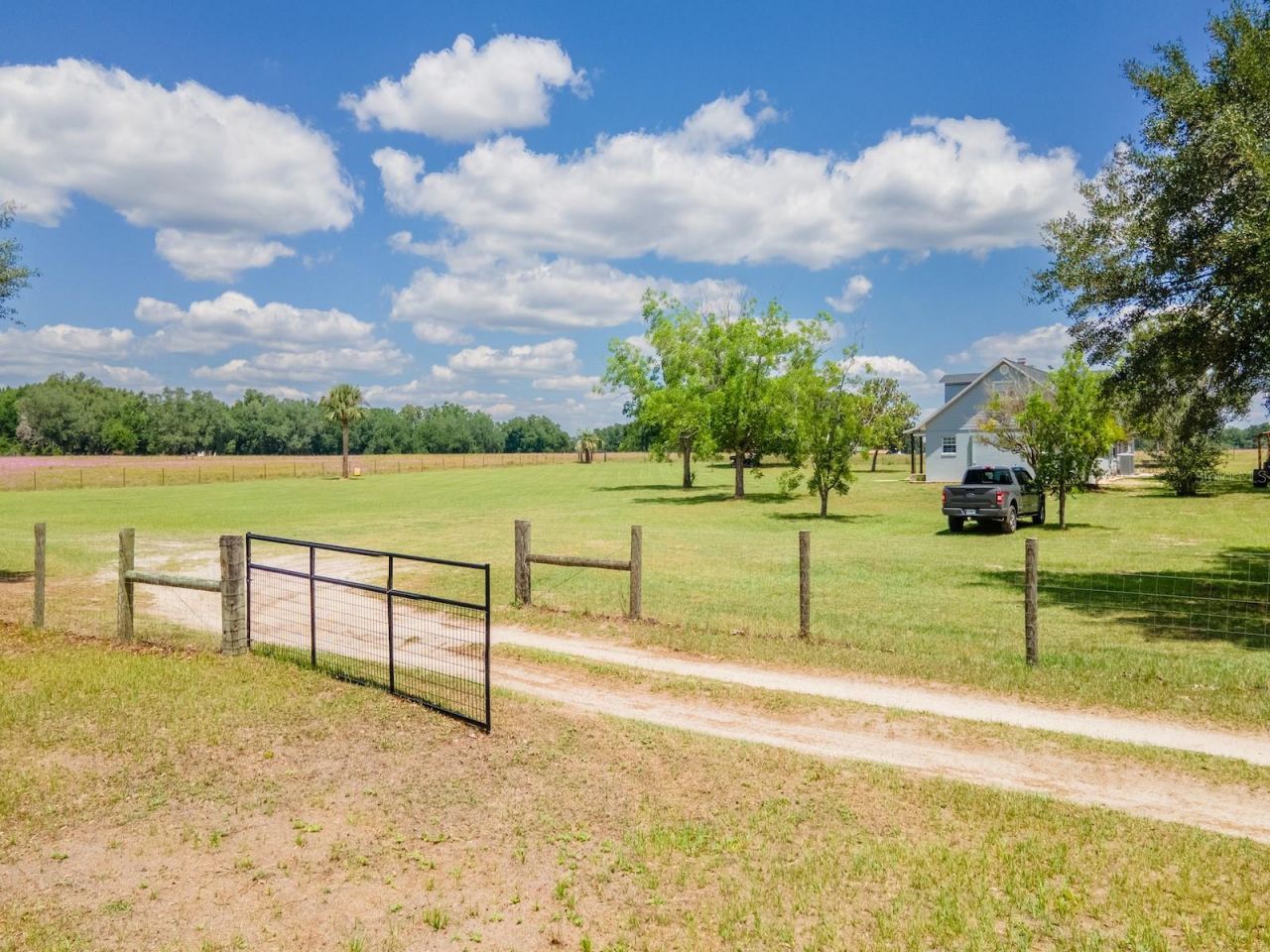 4381 NE 105th Place , Anthony, FL 32617 Photo