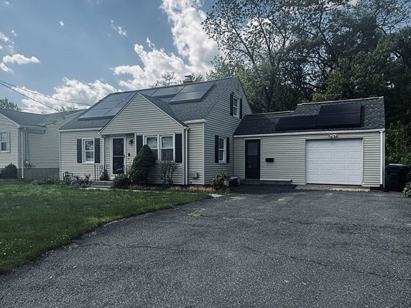 36 Oconnell St, Springfield, MA 01104