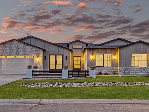 4032 E EARLL Drive, Phoenix, AZ 85018
