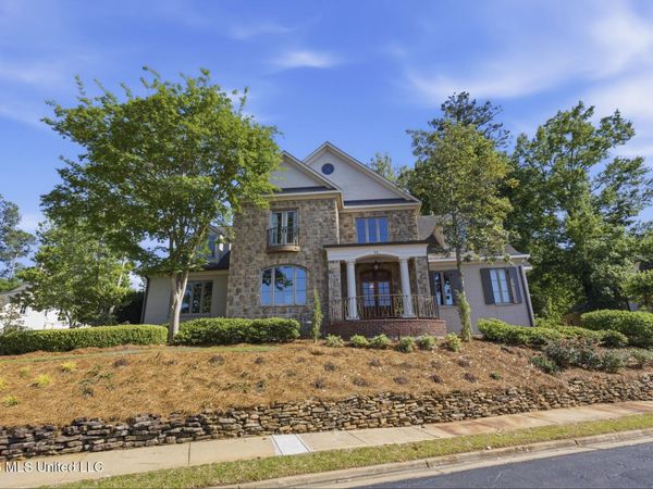 15 Eastparke Drive, Jackson, MS 39211