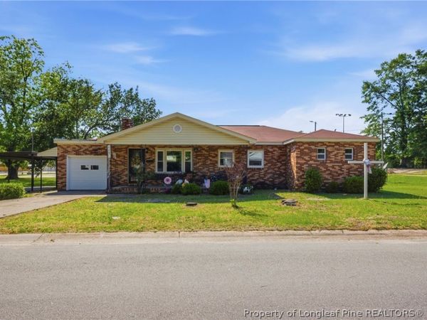 409 N 4th Street, St Pauls, NC 28384