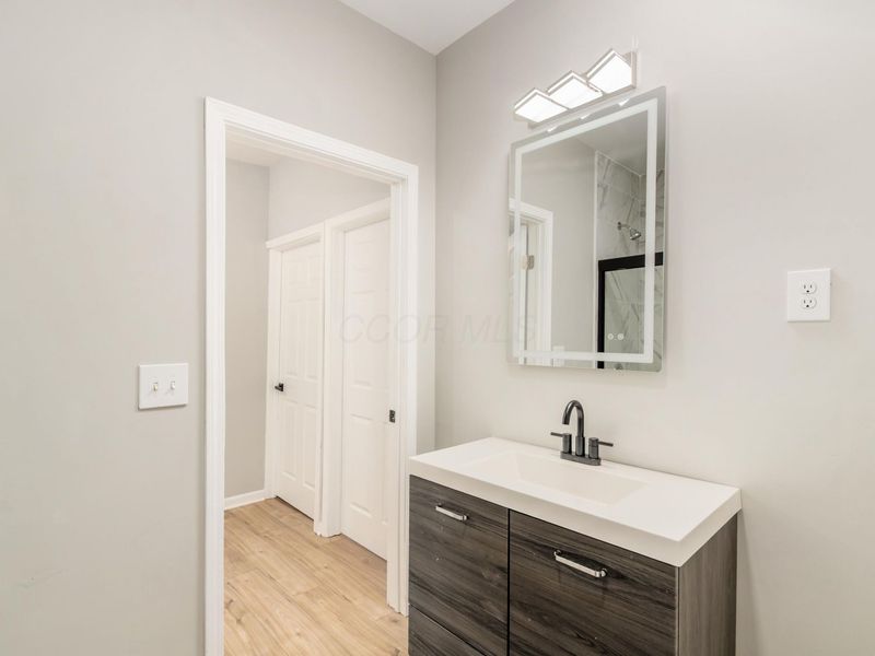 2406 Findley Avenue, Unit 2408, Columbus, OH 43202 Photo 16