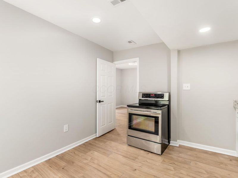 2406 Findley Avenue, Unit 2408, Columbus, OH 43202 Photo 29