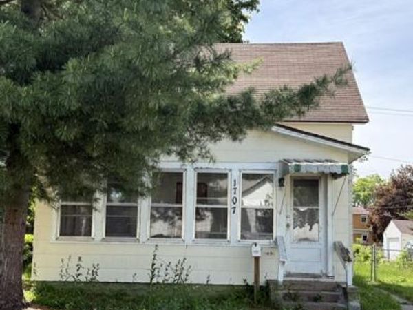 1707 Charles STREET, La Crosse, WI 54603