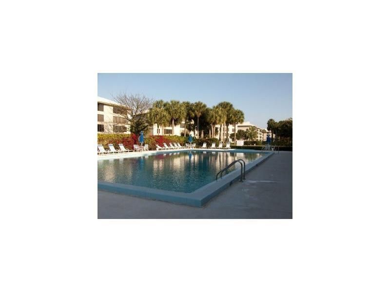 3650 Whitehall Drive, Unit 403, West Palm Beach, FL 33401 Photo