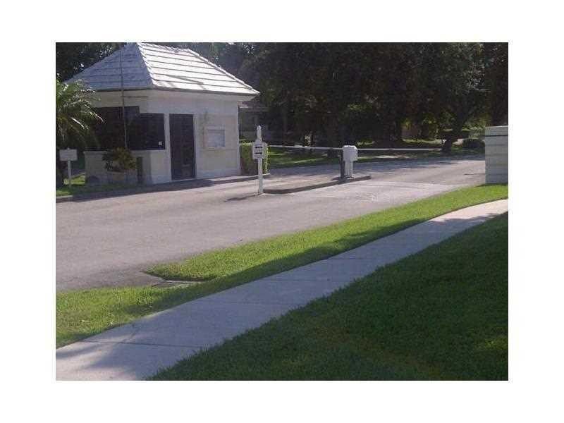 3650 Whitehall Drive, Unit 403, West Palm Beach, FL 33401 Photo